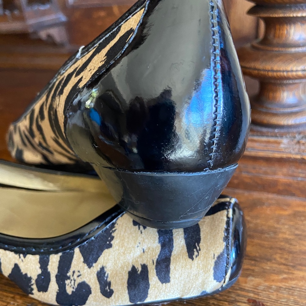 NWOT BANDALINO ANIMAL FLATS - Picture 3 of 7